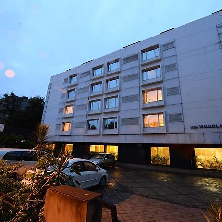 Hotel Woodland Пуна Экстерьер фото