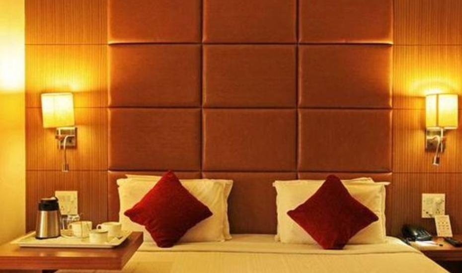 Hotel Woodland Пуна Экстерьер фото